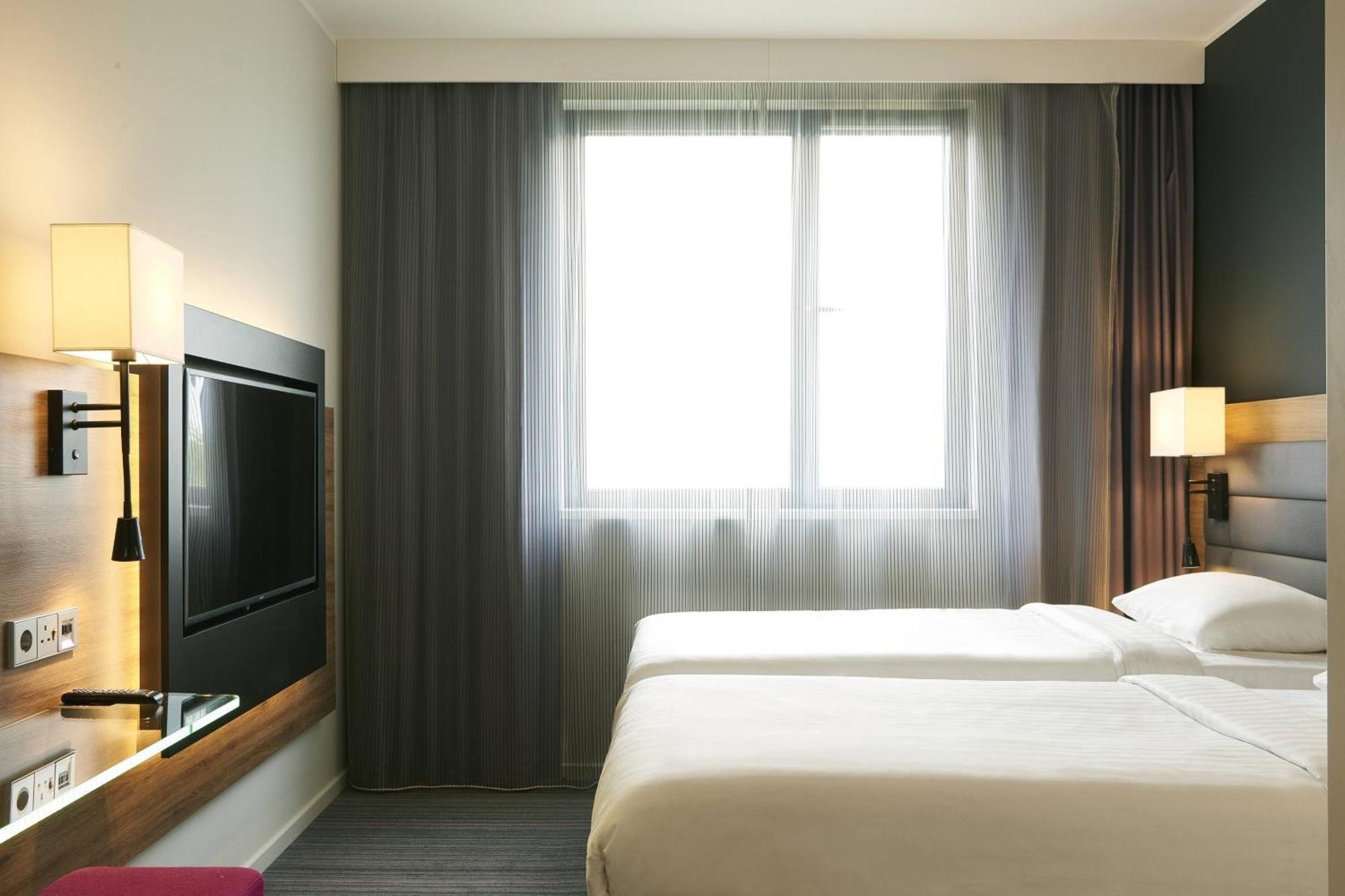 Hotel Moxy Munich Messe Aschheim Exterior foto